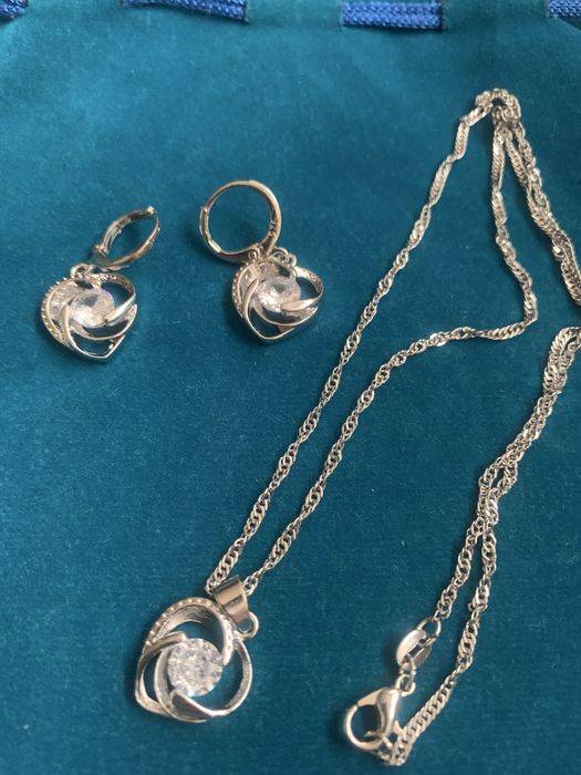Set cercei si colier  montate in argint 925
