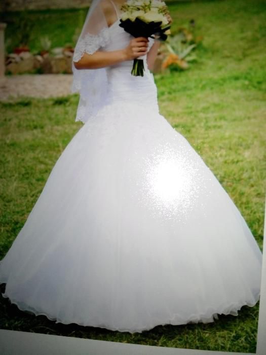 Rochie mireasa si cerc