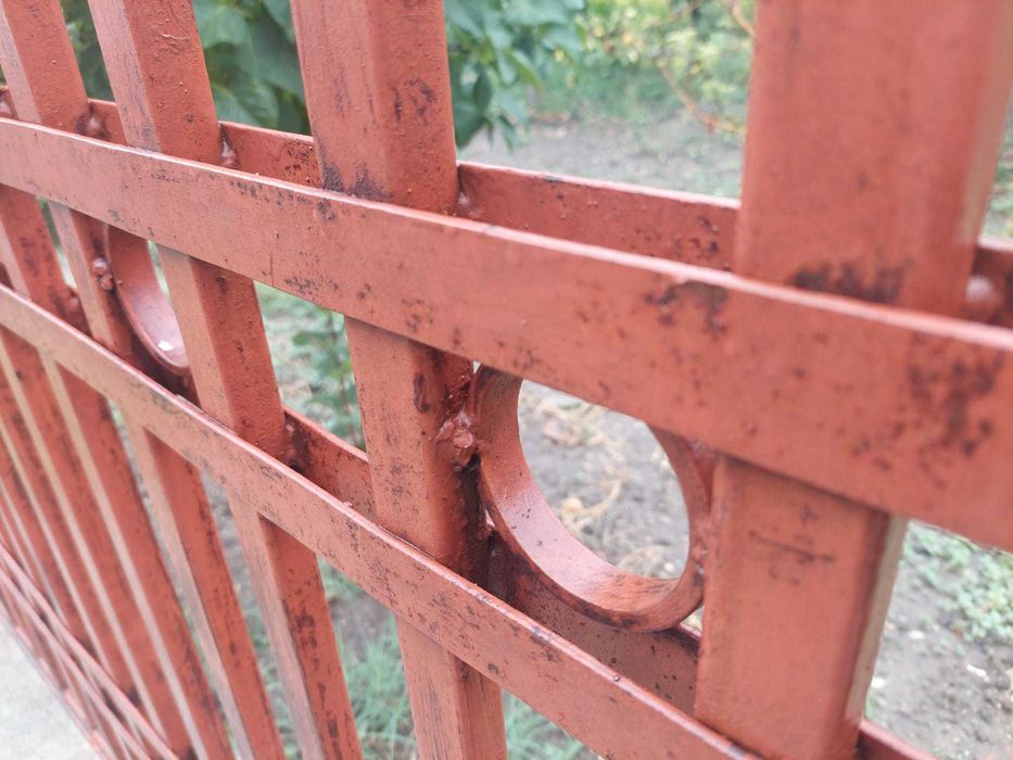 Poarta din teava rectangulara 4.20 m cu usa acces pietonal inclusa.