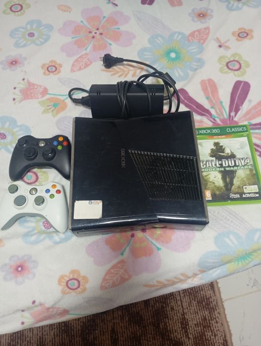 Vând Xbox 360 funcționabil