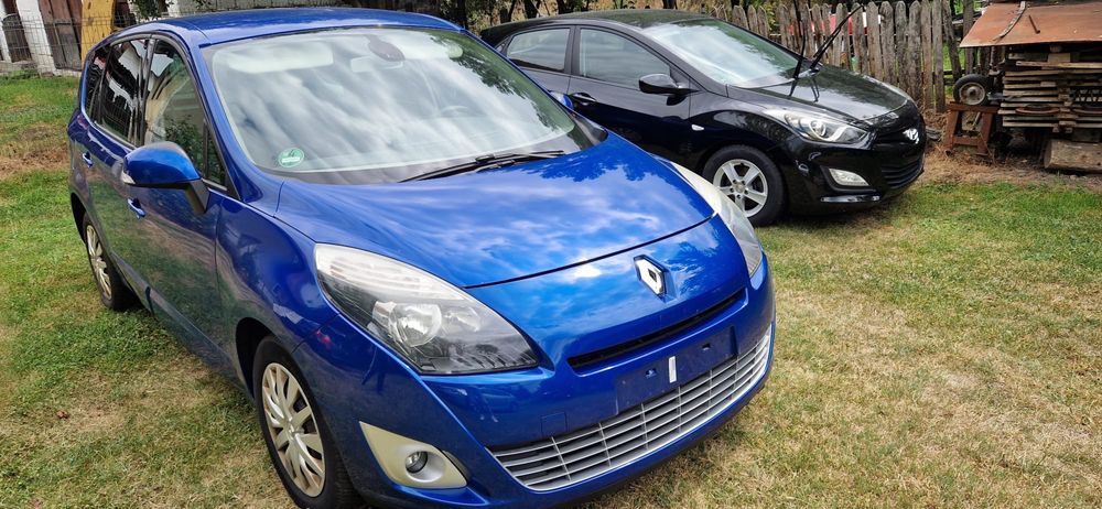 Vand/dezmembrez renault grand scenic