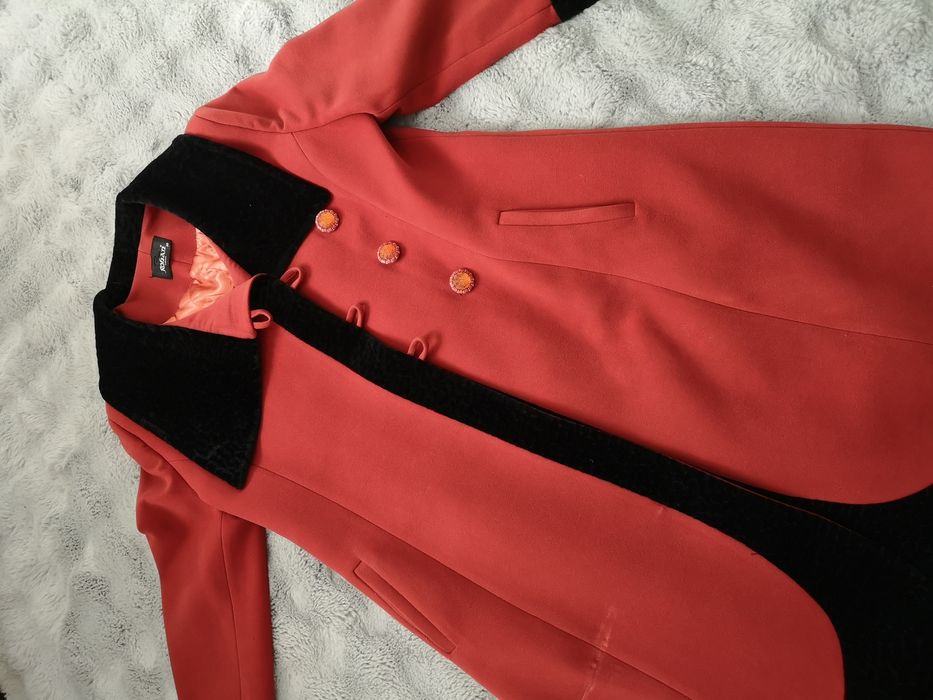 Продаётся пальто.