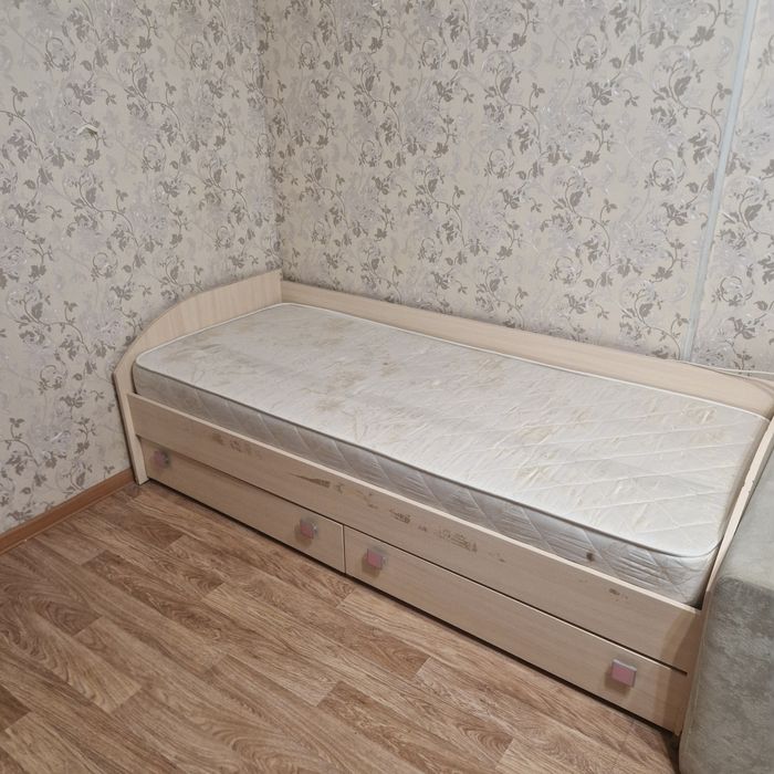 Односпальная кровать бу