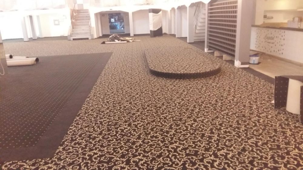 Montaj mocheta,covor pvc cât și curățat profesional mocheta