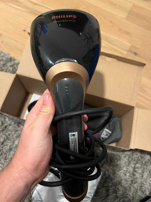 Fier de călcat vertical Phillips Steam&Go GC365