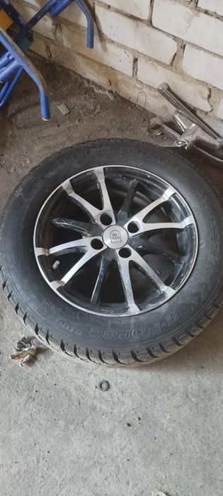 Продам комплект зимние шины на дисках