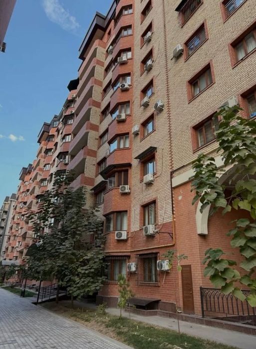 сдам 5 комнутную двухяруснуя квартиру в новастройке в Яккасарайе