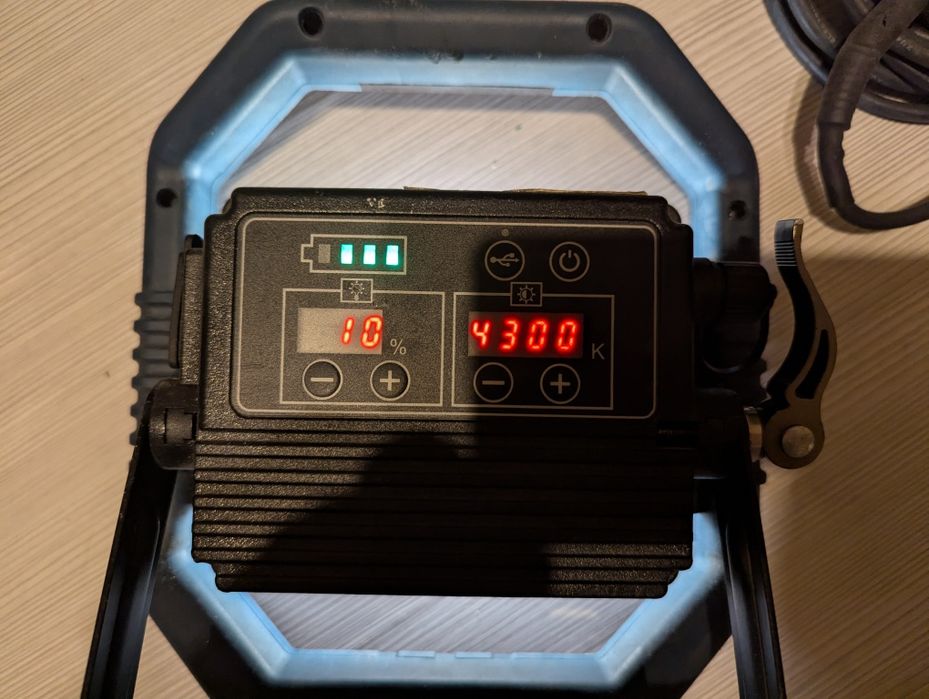 Vând lanterna lampa de lucru Mareld Canoplus 3000 cu acumulator