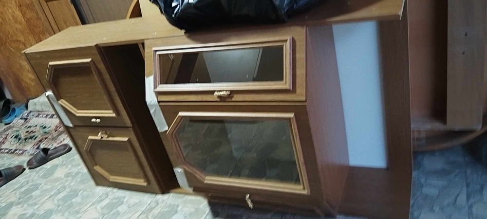 Mobila de vânzare plus o masa mare de 10 persoane calitate foarte bună