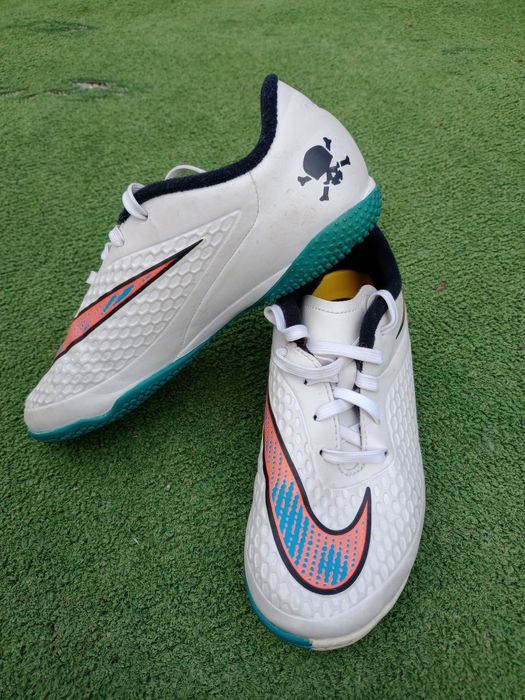 Маратонки за зала номер 34