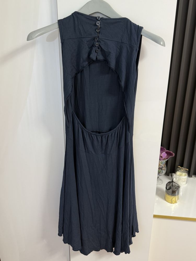 Rochie albastra.  .