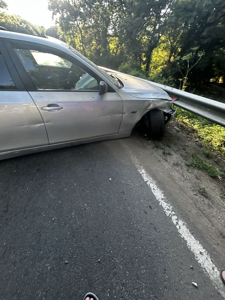 БМВ УДАРЕНО 525 бензин 192к.с.