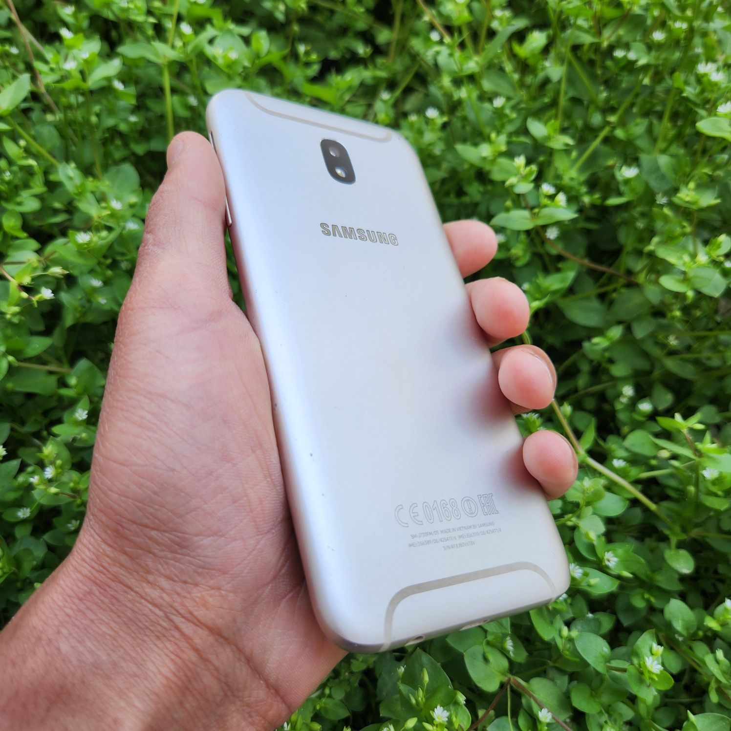 Samsung galaxy j7 sotiladi