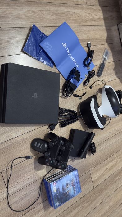 Комплект PlayStation 4slim с 2 контролера + VR + камера + 8 игри