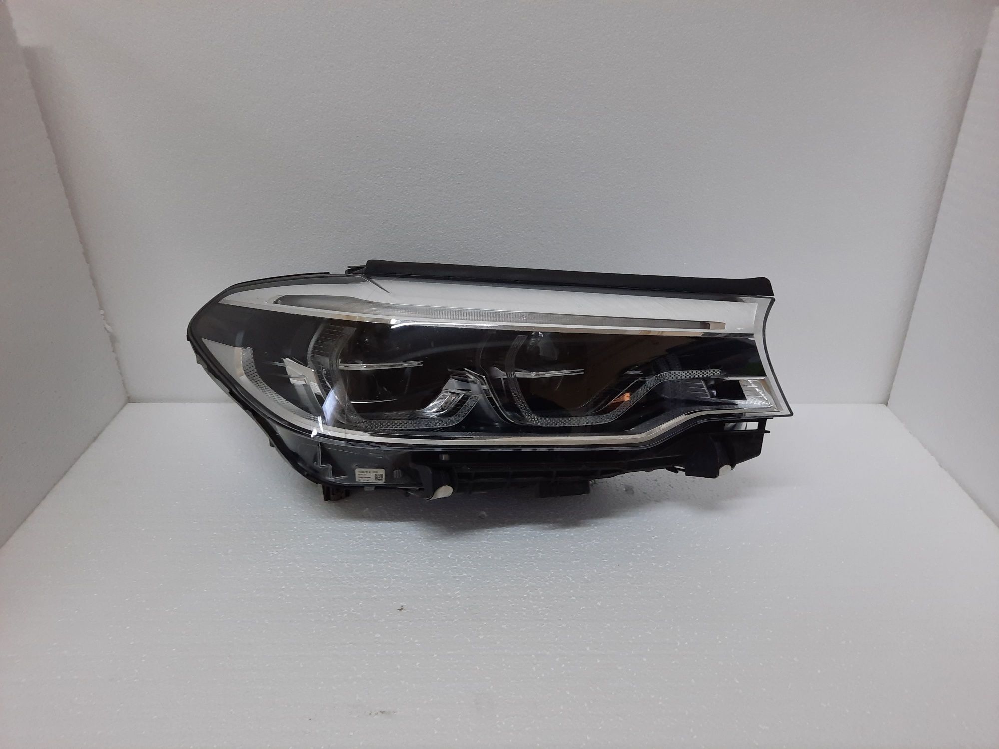 Far faruri  bmw G30 G31  seria 5 led adaptiv dreapta