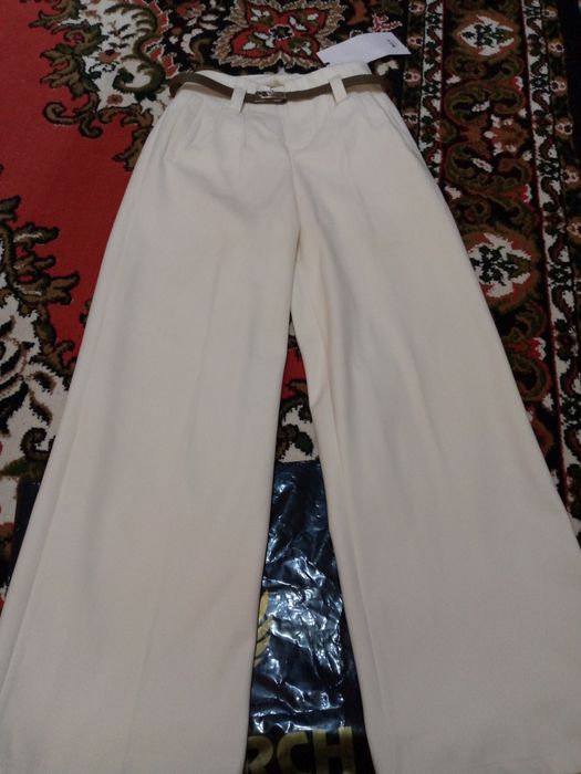 Oq shim yangi kiyimmdi