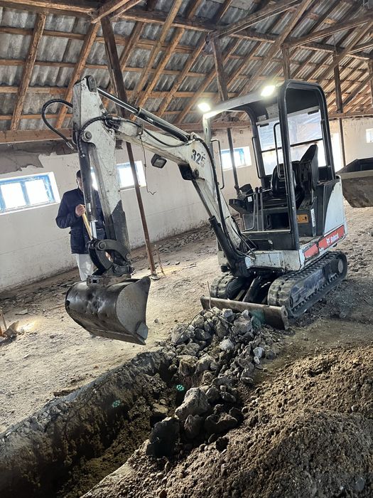 Miniexcavator Bobcat 325