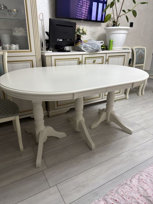 Продам стол для гостиной со стульями