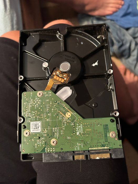 Vand urgen intel i3 2128 cooler si hard disk 500 gb