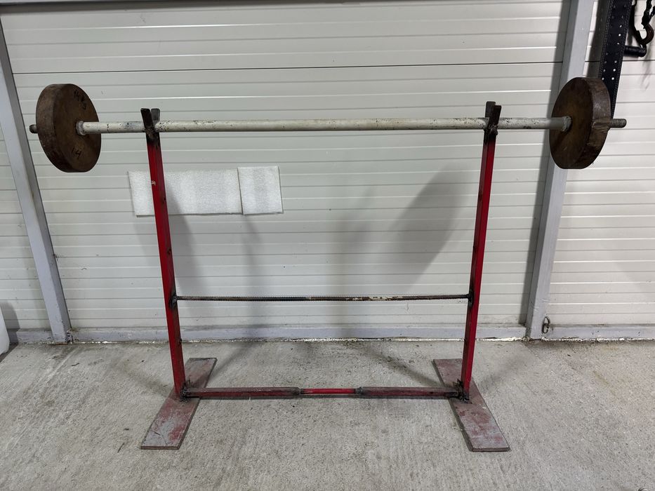 Vând doua haltere si un suport