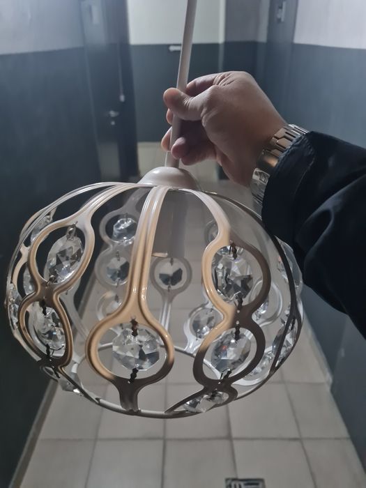 Продам люстру новую