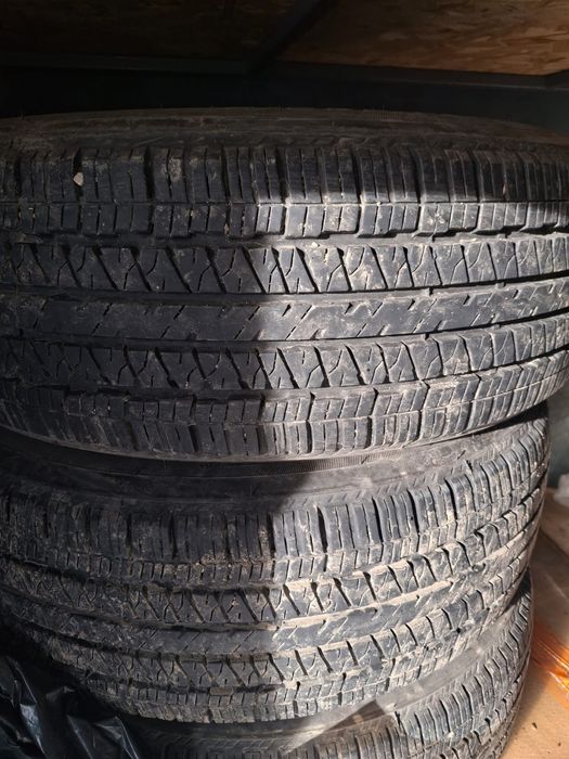 Продам шины 235/60R18 на Тойоту прада