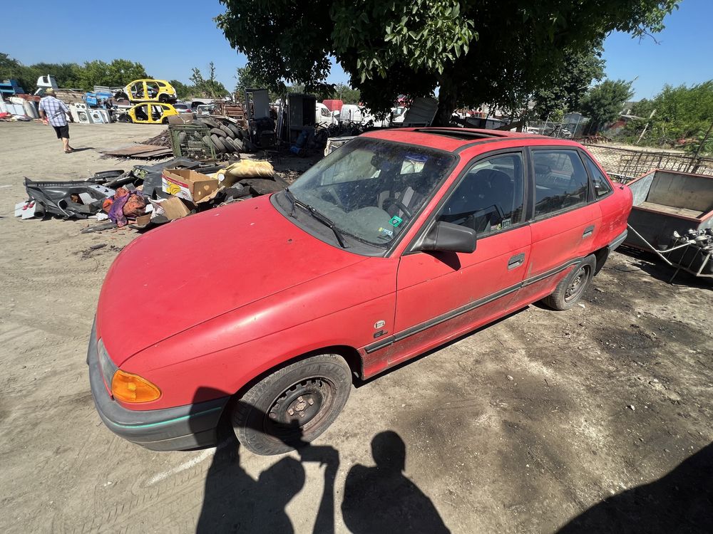 Opel Vectra A 1.6 НА ЧАСТИ