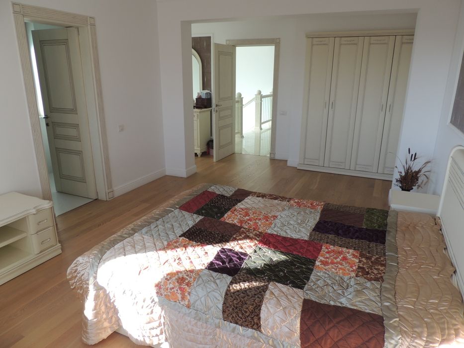 Vând Vila / Casa