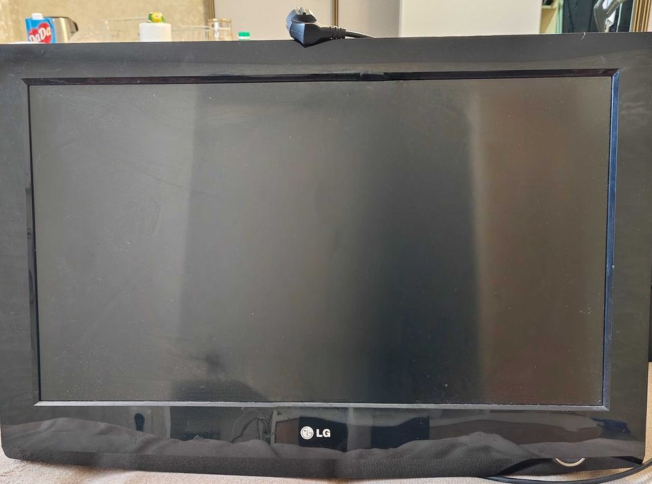 Телевизор LG 32 (81 см) продам