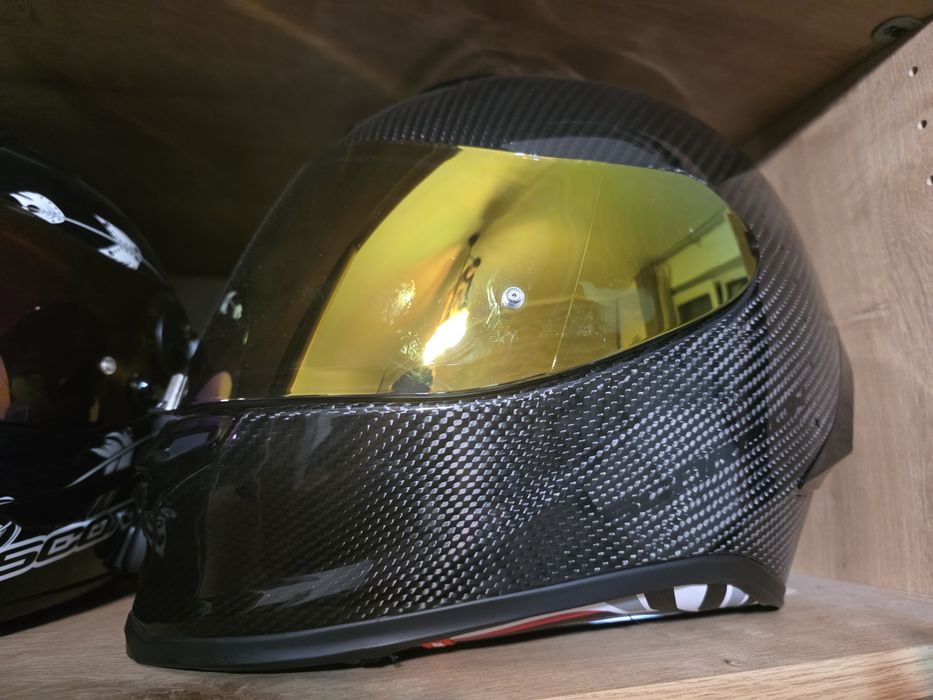 Casca exo scorpion r1 carbon