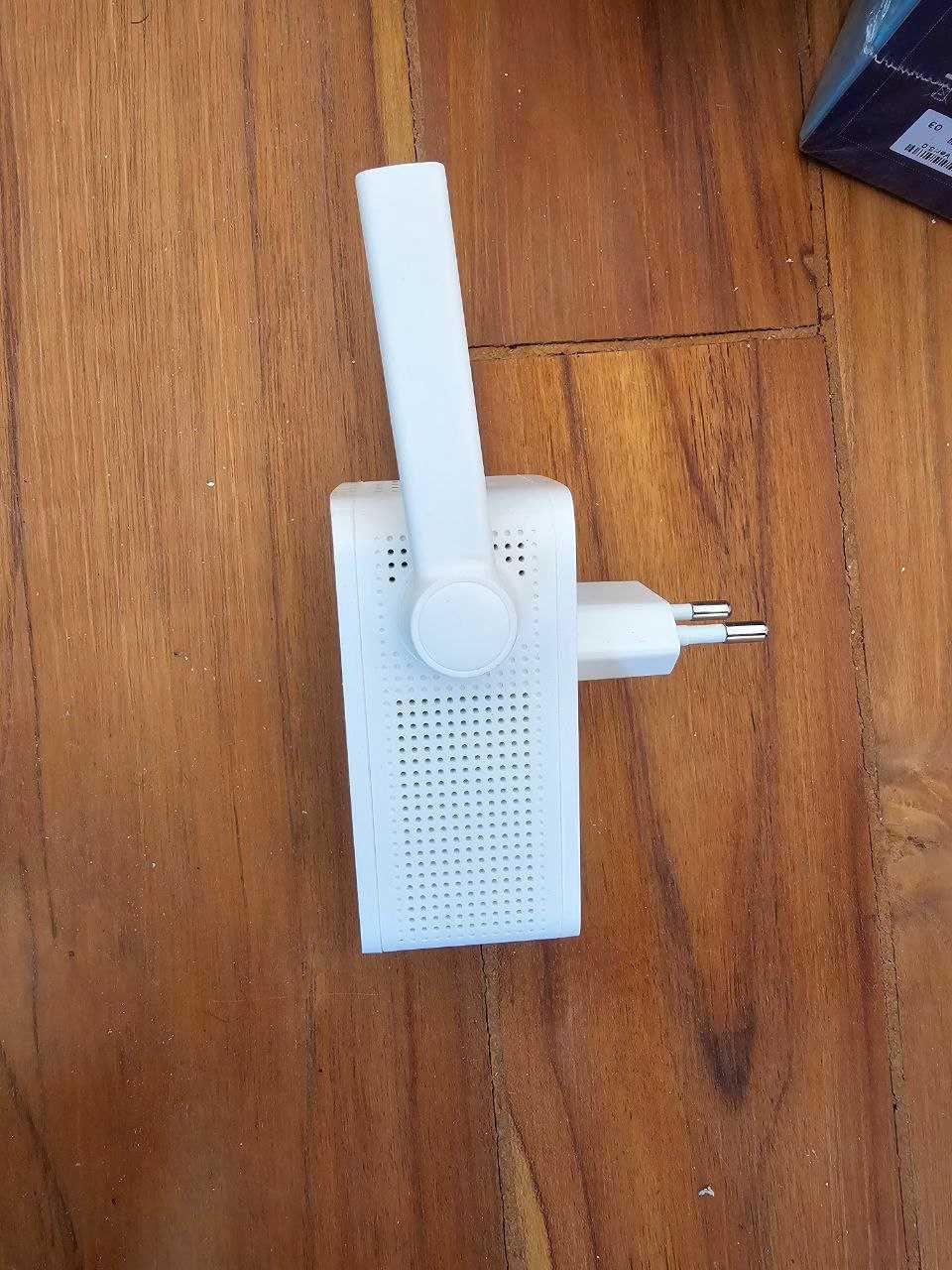 Wi-Fi удължител на обхват TP-LINK RE305