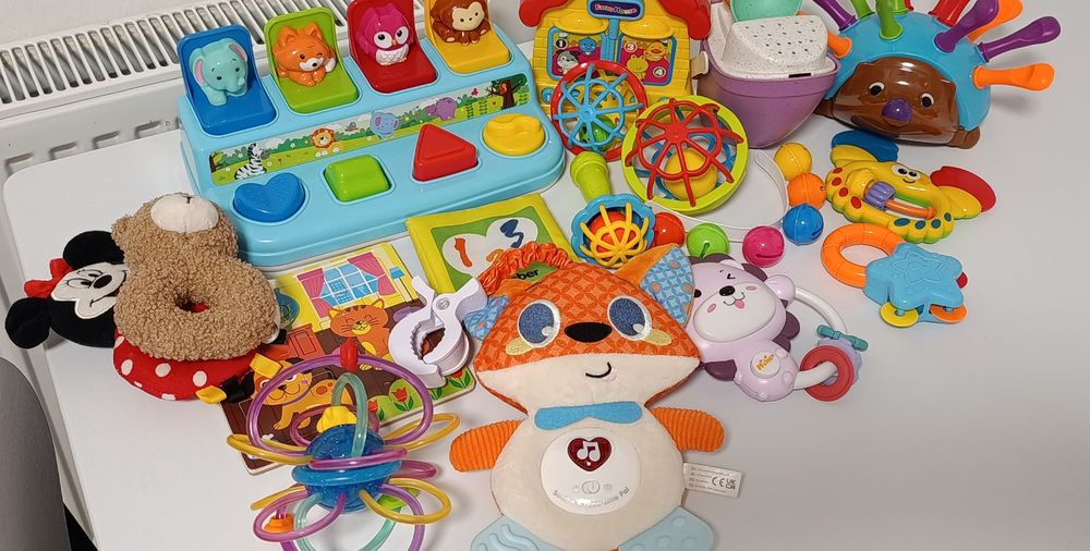 Vând jucării la lot