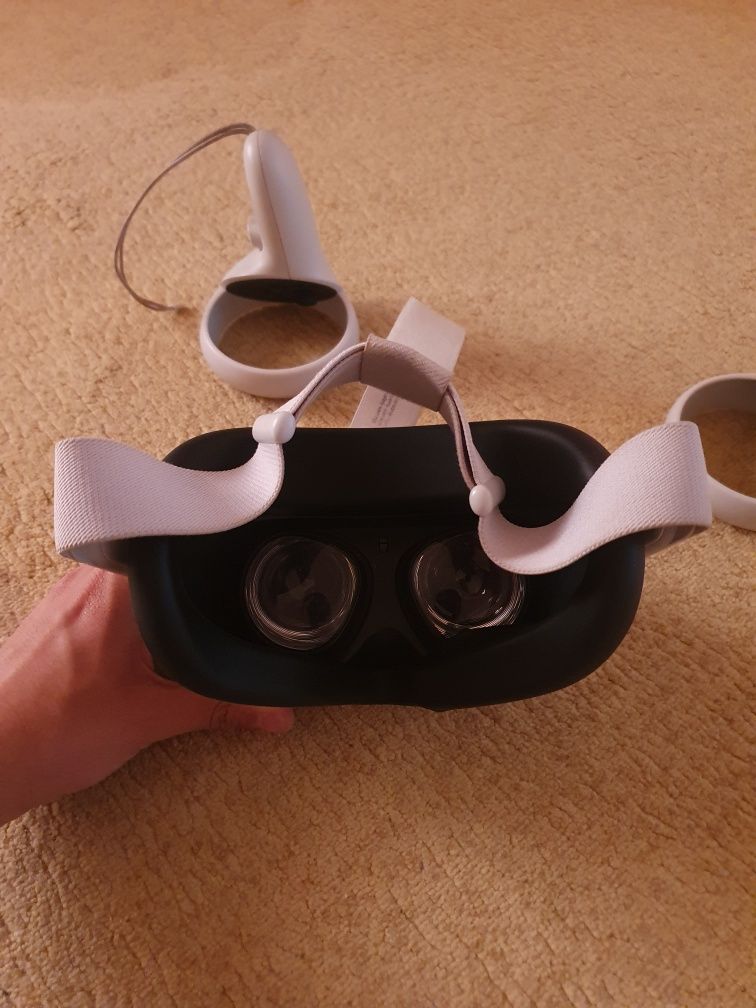 Продаю vr очки Oculus qwest 2 256gb