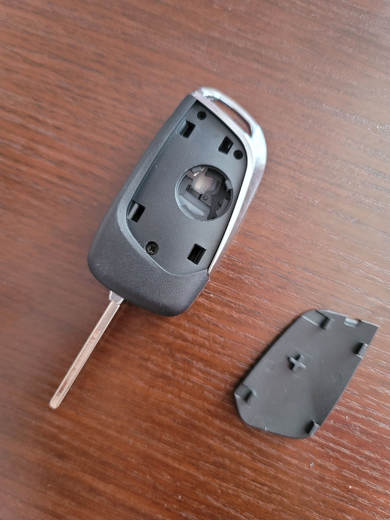 Ключ за Peugeot, Citroën и Mitsubishi