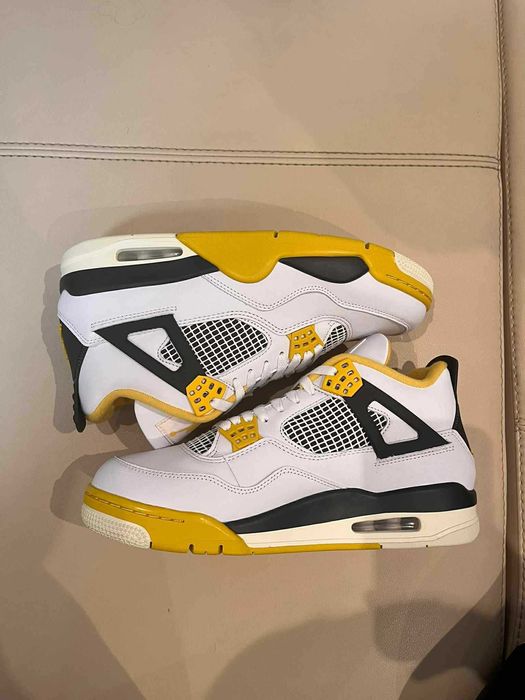Jordan 4 Retro Vivid Sulphur