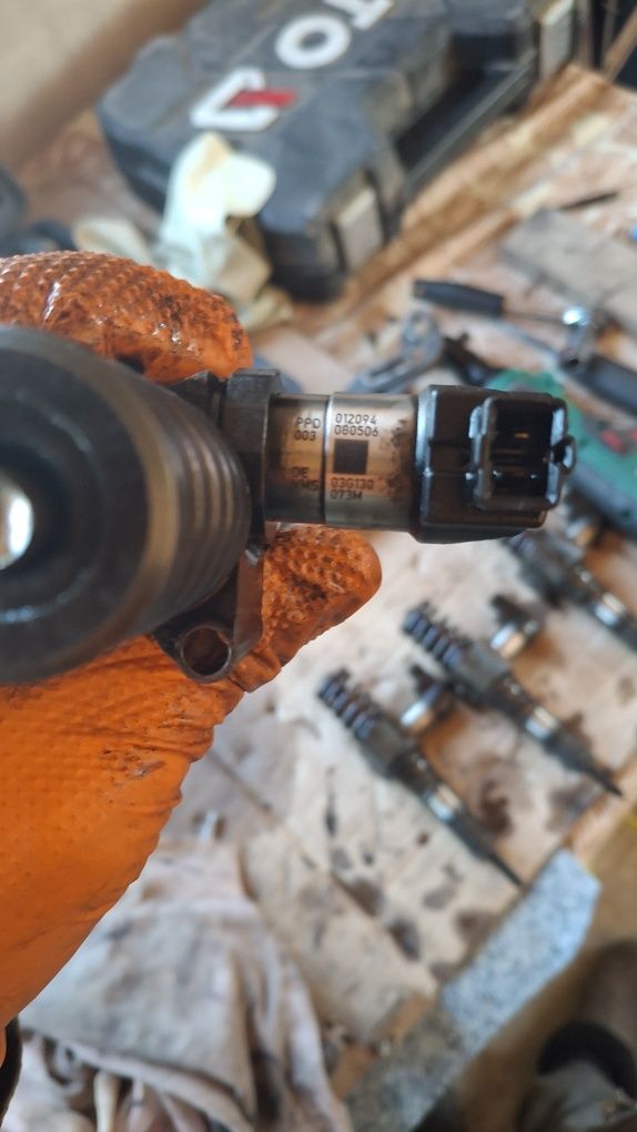 Dezmembrez motor 2.0 bmr  bmn ,injectoare