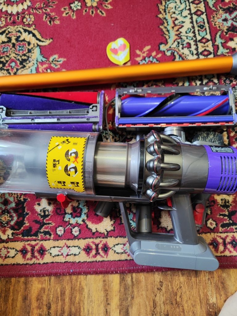 Dyson v10 ручной пылесос