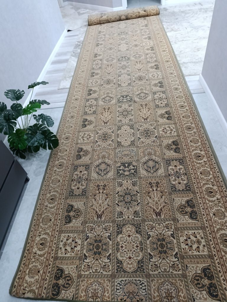 Продается дорожка плотная