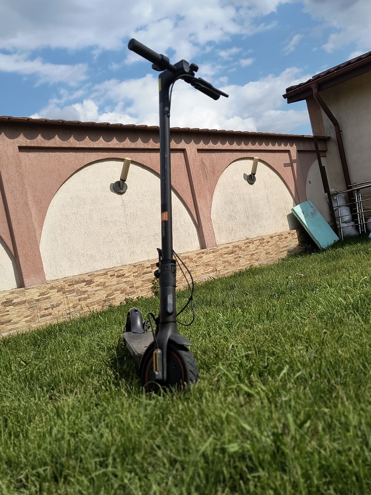 Vând Xiaomi Mi Electric Scooter Pro 2 in stare perfecta
