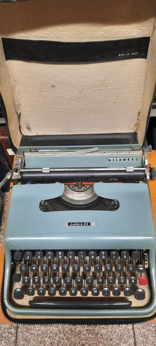 Mașină de scris Olivetti Lettera 22