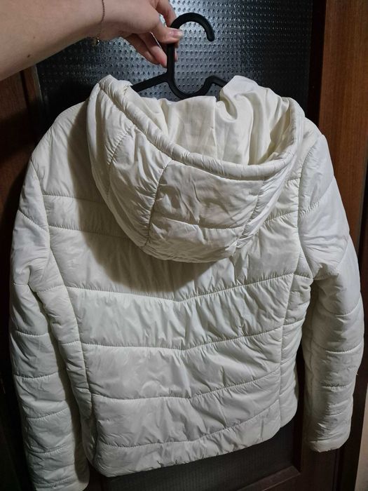 Бяло яке Bershka бяло дамско яке