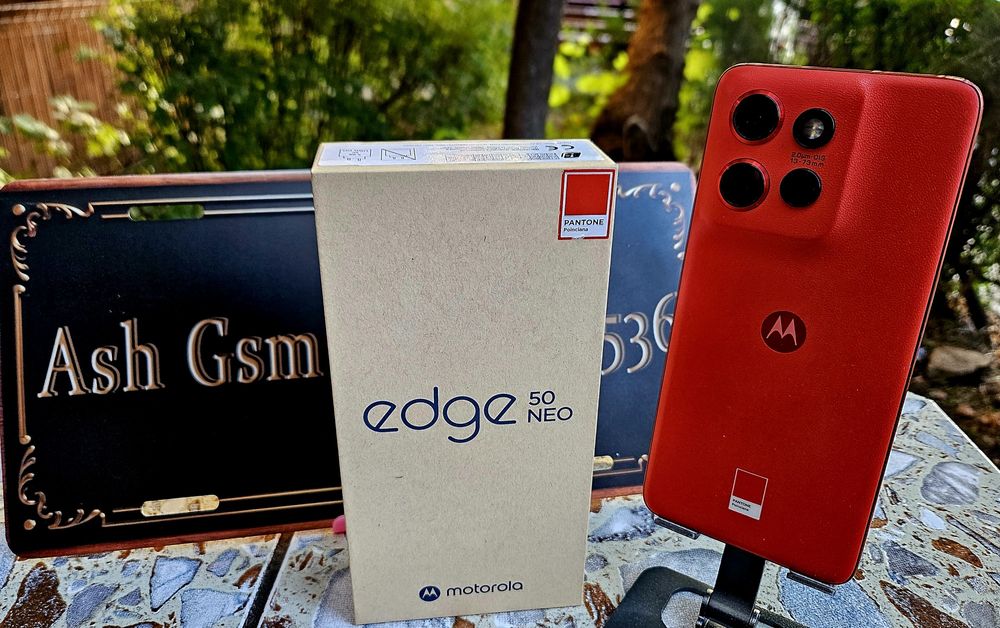 Motorola Edge 50 Neo Red