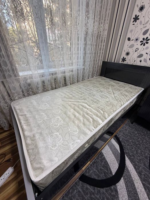 Кровать односпальная с матрасом