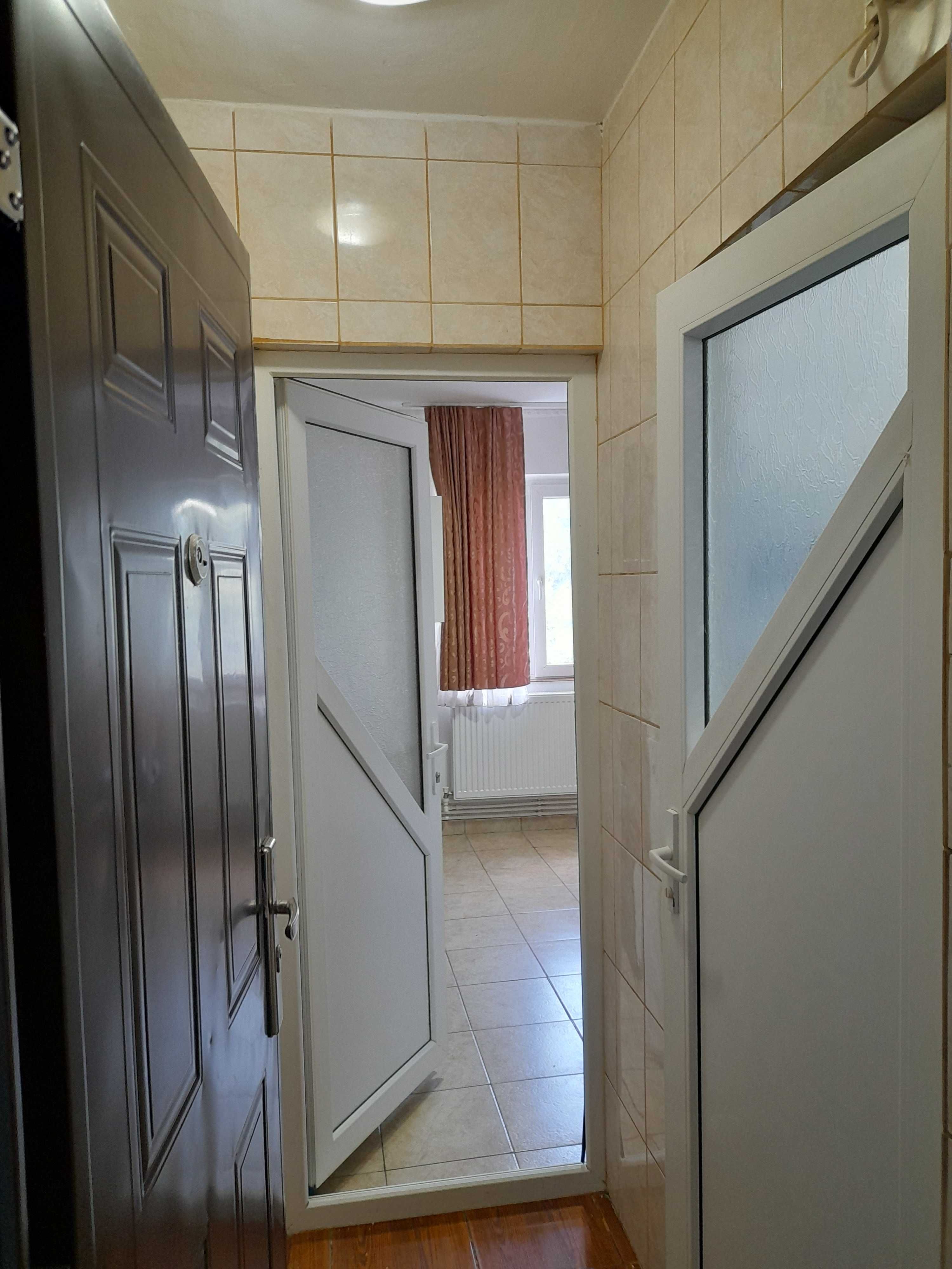 Inchiriez garsoniera cf II - bloc G6 - Bd.Chimiei, Slobozia