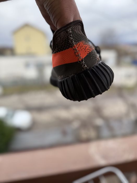 Yeezy 350V2 Carbon Beluga marimea 39