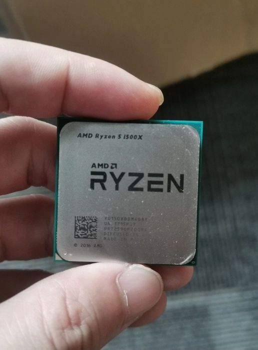 Vând procesor AMD Ryzen 5 1500X – 3.5 GHz, 4 nuclee / 8 fire