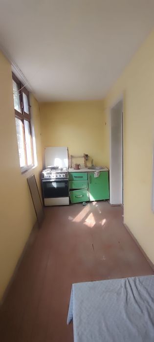 Карши 4-мкр 3 хонали 1-этаж урта катор гиштли полли уй 80 кв катта бал