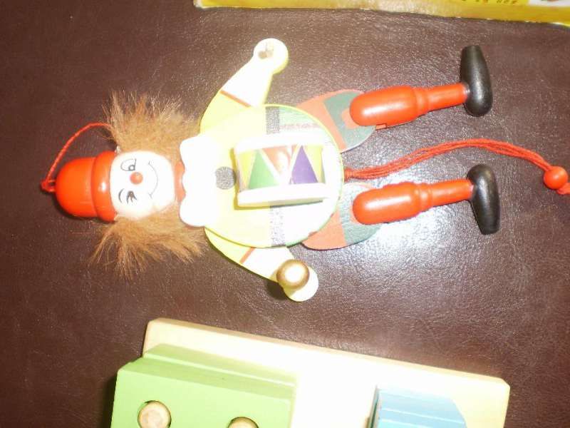 Woody Низанка "Форми и цветове" с подарък дървен палячко