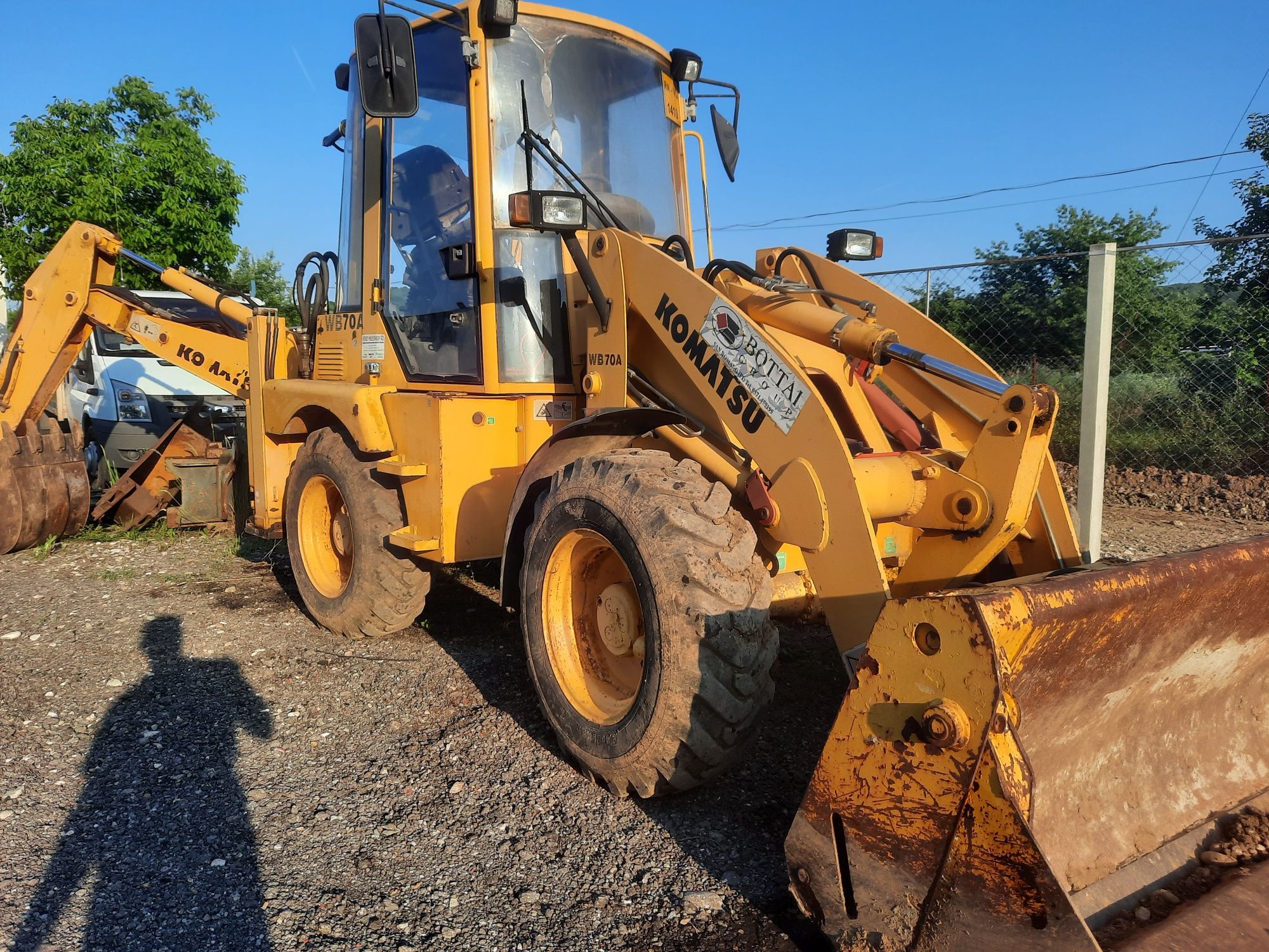 Buldoexcavator  komatsu wb70 a