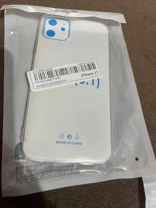 iPhone 11 в отлично състояние с нови калъфи и протектори